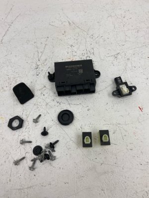 2022-2023 Ford Expedition Door Control Module - Front (Used OEM)