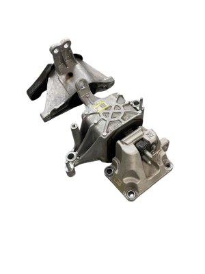 2025 Kia K5 Engine Mount Support Bracket Set (Used OEM)