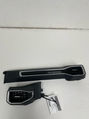 2024-2025 Ford Mustang Dashboard AC Air Vent Trim Set - Front (Used OEM)