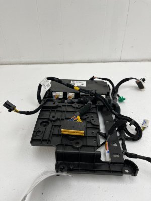 2021-2024 Genesis G80 Ventilated Seat Control Module Assembly - Front (Used OEM)