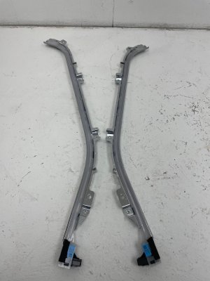 2023-2025 Cadillac LYRIQ Illuminated Trim Molding Set - Front (Used OEM)