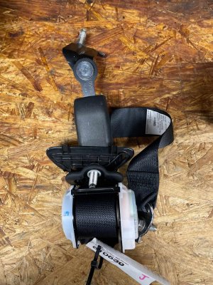 2017-2022 INFINITI Q60 Gallery White Seat Belt Assembly - Rear (Used OEM)