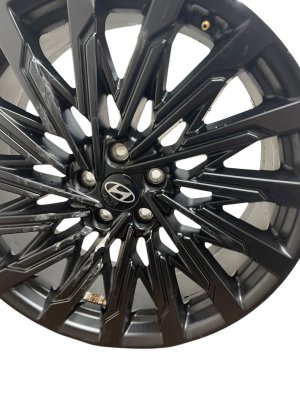 2024-2025 Hyundai Santa Fe Black 21x8.5 15-Spoke Painted Alloy Wheel (Used OEM)