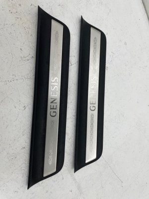 2022-2025 Genesis GV70 Outer Door Sill Entry Plate Set - Rear (Used OEM)