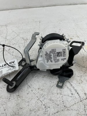 2018-2024 Lincoln Navigator Black 3rd Row Middle Seat Belt Assembly - Rear, Right (Passenger) (Used OEM)