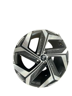 2022-2024 Hyundai Tucson Black 19x7.5 5-Split Spoke Machined Charcoal Alloy Wheel (Used OEM)