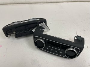 2021-2024 Genesis GV80 Dashboard HVAC Air Vent Grille Set - Front (Used OEM)