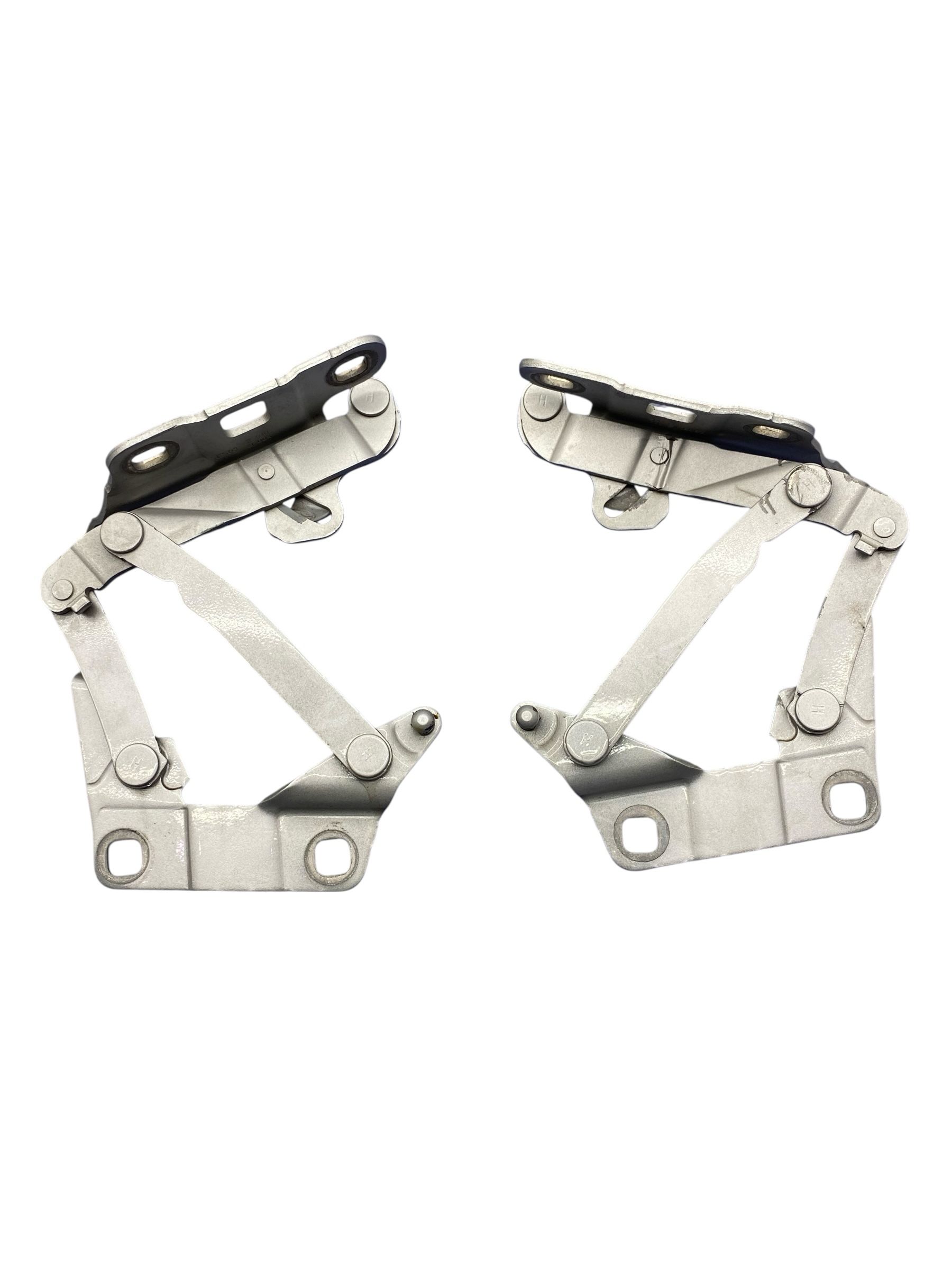 2012-2015 Mercedes-Benz ML350 Hood Hinge Set - Front, Right (Passenger) (Used OEM)