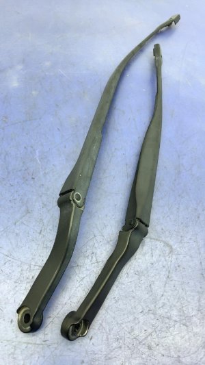 2013-2023 Maserati Quattroporte Windshield Wiper Arm Set - Front (Used OEM)