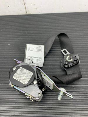 2013-2016 Mercedes-Benz GL550 Black Second Row Seat Belt Assembly - Rear, Left (Driver) (Used OEM)