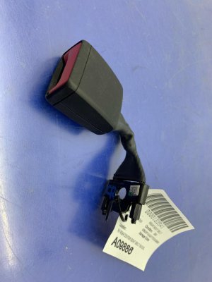 2019-2025 Porsche Cayenne Center Seat Belt Buckle - Rear, Right (Passenger) (Used OEM)