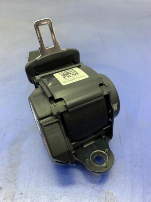 2017-2023 BMW 528i Black Center Seat Belt Assembly - Rear, Right (Passenger) (Used OEM)