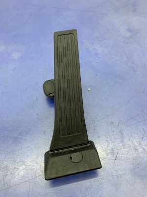 2020-2022 Kia Telluride Accelerator Pedal Assembly with Sensor (Used OEM)