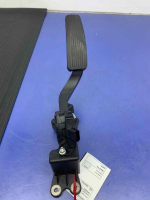 2013-2020 Maserati Quattroporte Gas Accelerator Pedal Assembly (Used OEM)