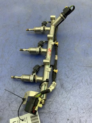 2018-2021 Lincoln Navigator Lower Direct Injection Fuel Injector Rail (Used OEM)