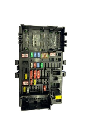 2016-2020 Chevrolet Tahoe Dashboard Cabin Fuse Relay Junction Box (Used OEM)