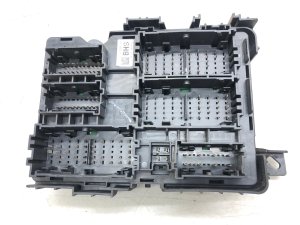 2014-2019 GMC Sierra 2500 HD Instrument Panel Junction Block Fuse Box (Used OEM)