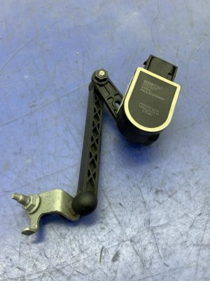 2018-2026 Volvo XC40 Suspension Ride Height Sensor - Front (Used OEM)
