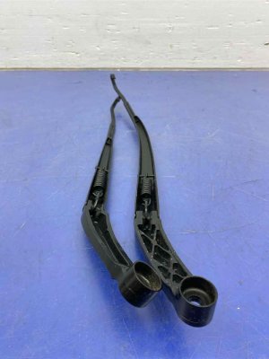 2015-2024 Lexus RC350 Windshield Wiper Arm Set - Front (Used OEM)