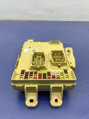 2022-2023 Hyundai Tucson Cabin Fuse Relay Junction Box Assembly (Used OEM)