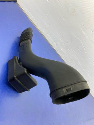 2016-2019 BMW 750i Air Cleaner Intake Hose Duct Tube with Resonator (Used OEM)