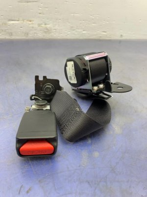 2021-2024 Kia K5 Center Seat Belt Buckle and Retractor Assembly - Rear, Right (Passenger) (Used OEM)