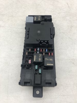 2016-2017 Land Rover Range Rover Sport Cabin Fuse Relay Junction Box (Used OEM)