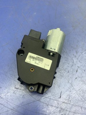 2017-2020 Maserati Levante Sunroof Sunshade Drive Motor (Used OEM)