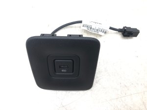 2016-2020 INFINITI QX60 USB Charger Port with Trim Cover Panel - Rear, Left (Driver) (Used OEM)