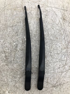 2018-2024 Lincoln Navigator Windshield Wiper Arm Set - Front (Used OEM)