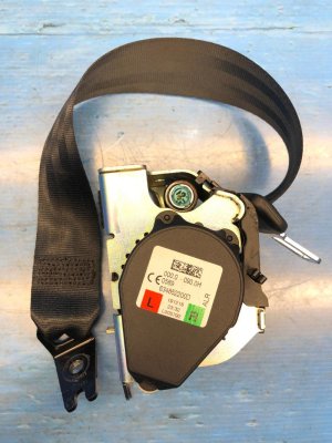 2018-2025 Volvo XC60 and Center Seat Belt Buckle Receptacle - Rear, Left (Driver) (Used OEM)