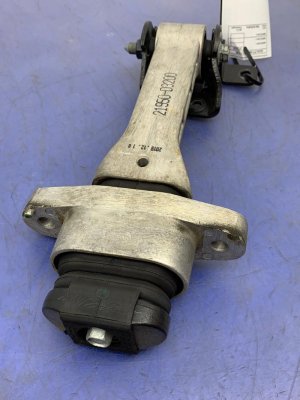 2018-2021 Hyundai Tucson Torque Strut Engine Mount (Used OEM)