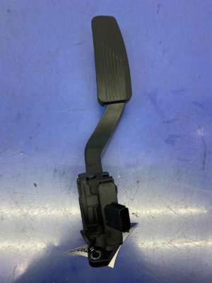 2015-2020 Chrysler 300 Accelerator Pedal Assembly with Throttle Sensor (Used OEM)