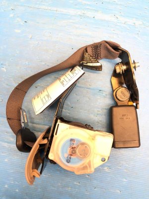 2017-2018 Genesis G80 Black Center Seat Belt Assembly with Buckle - Rear, Right (Passenger) (Used OEM)