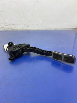 2017-2020 Jaguar F-Pace Black Accelerator Pedal Assembly with Throttle Travel Sensor (Used OEM)