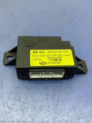 2017-2020 Genesis G80 Seat Relay Control Module - Front (Used OEM)