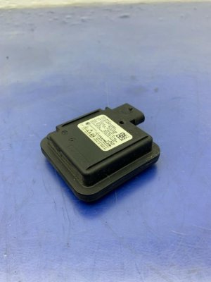 2019-2022 Porsche Cayenne HomeLink Garage Door Opener Control Module (Used OEM)