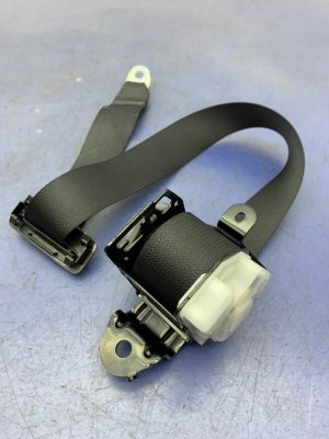 2013-2017 Lexus LS600h Black Center Seat Belt Assembly - Rear, Right (Passenger) (Used OEM)