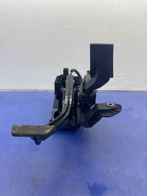 2022-2023 Jeep Wagoneer Accelerator and Brake Pedal Assembly (Used OEM)