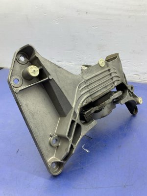 2019-2024 BMW X6 Transmission Crossmember Support Mount Bracket (Used OEM)