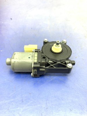 2017-2022 Ford F-550 Super Duty Power Sliding Window Motor - Rear, Right (Passenger) (Used OEM)
