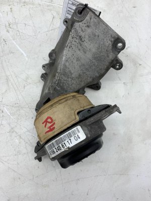2013-2016 Mercedes-Benz GL550 Engine Mount Bracket - Front (Used OEM)