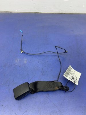 2020-2024 Audi e-tron GT Black Center Seat Belt Buckle Receiver - Rear, Right (Passenger) (Used OEM)