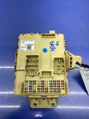 2019-2020 Hyundai Santa Fe Cabin Junction Fuse Box Panel Assembly - Front (Used OEM)