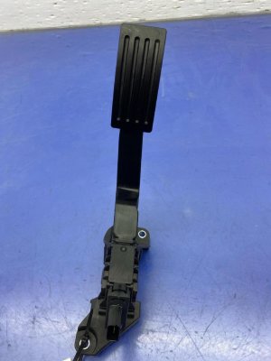 2020-2024 Ford Escape Gas Accelerator Pedal Assembly (Used OEM)