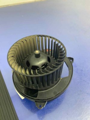 2012-2015 Mercedes-Benz ML350 Rear Center Console HVAC Blower Motor Assembly (Used OEM)