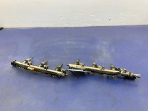 2015-2017 Lincoln Navigator Fuel Injector Rail Set - Left (Driver) (Used OEM)