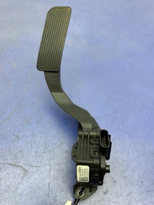 2015-2020 GMC Yukon XL Accelerator Pedal Assembly with Travel Sensor (Used OEM)
