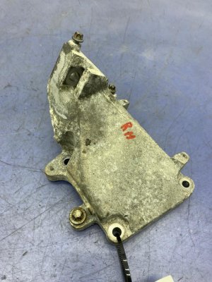 2013-2016 Mercedes-Benz GL550 Engine Mount Bracket - Right (Passenger) (Used OEM)