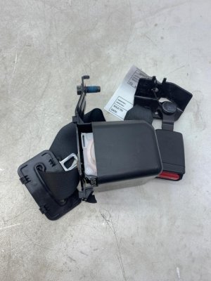 2017-2019 Genesis G90 Center Seat Belt Buckle - Rear, Right (Passenger) (Used OEM)